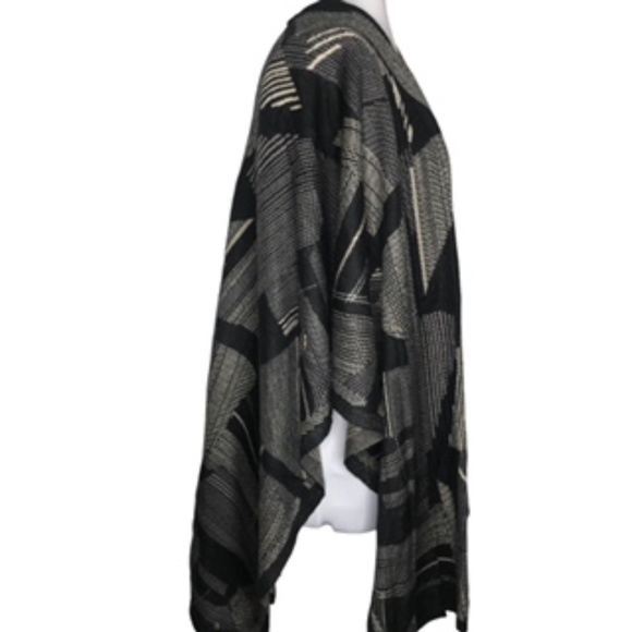 NWT Chico's Graphic Sparkle Ruana Wrap Cape Covering No Size - Picture 4 of 9